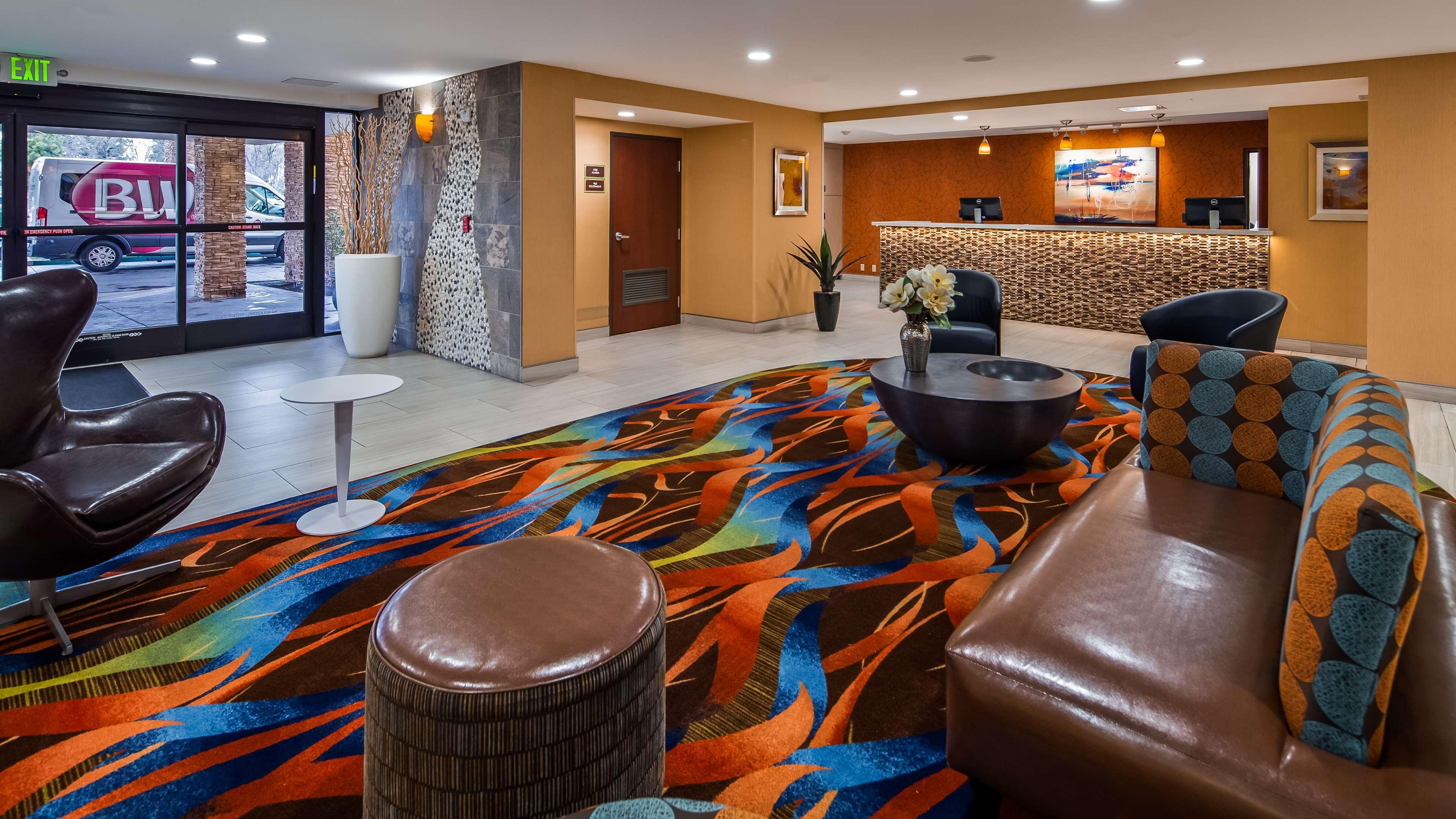 Best Western Plus Fresno Airport Hotel Bagian luar foto